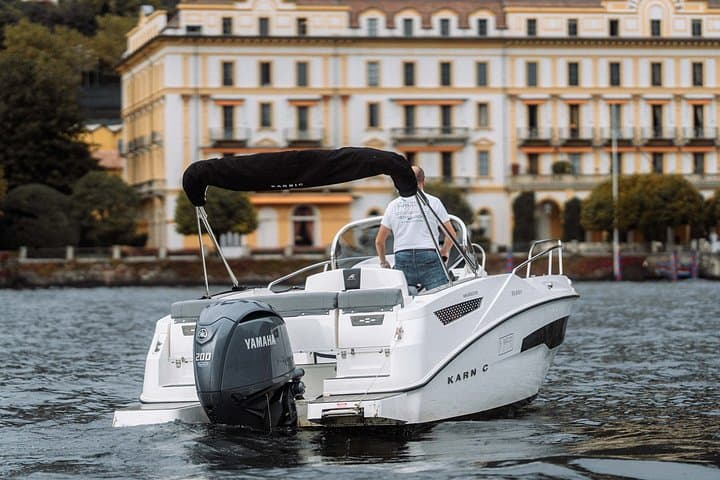 Lake Como : Exclusive Private Boat Tour with Prosecco