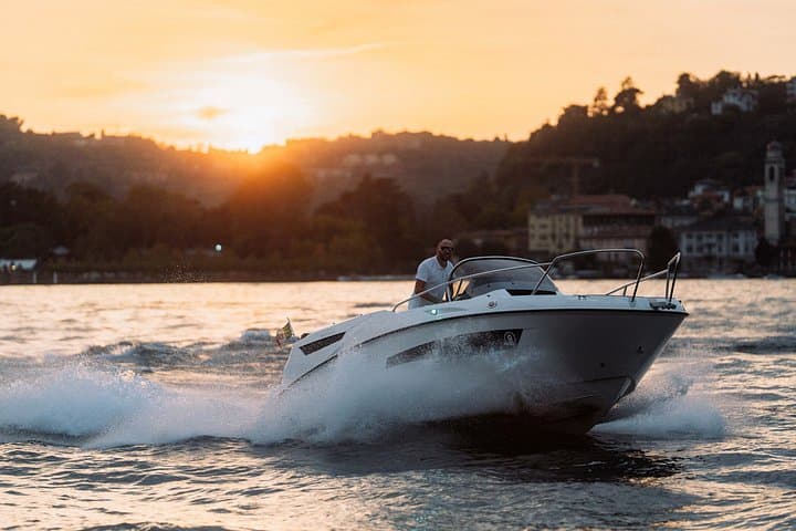 Lake Como : Exclusive Private Boat Tour with Prosecco