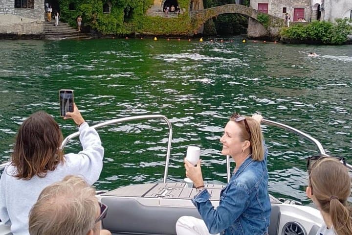 Lake Como : Exclusive Private Boat Tour with Prosecco