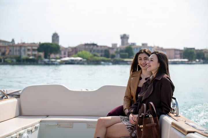 Private Romantic Motorboat Tour From Sirmione