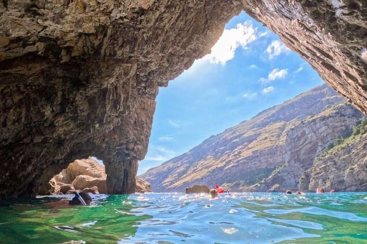 7-hour Boat Tour of the Amalfi Coast with Snorkeling