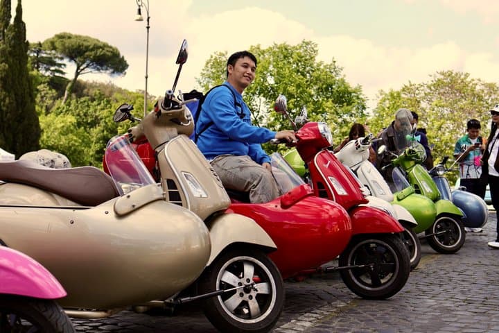 Rome Vespa Sidecar Tour — 90-Minute City Highlights Tour