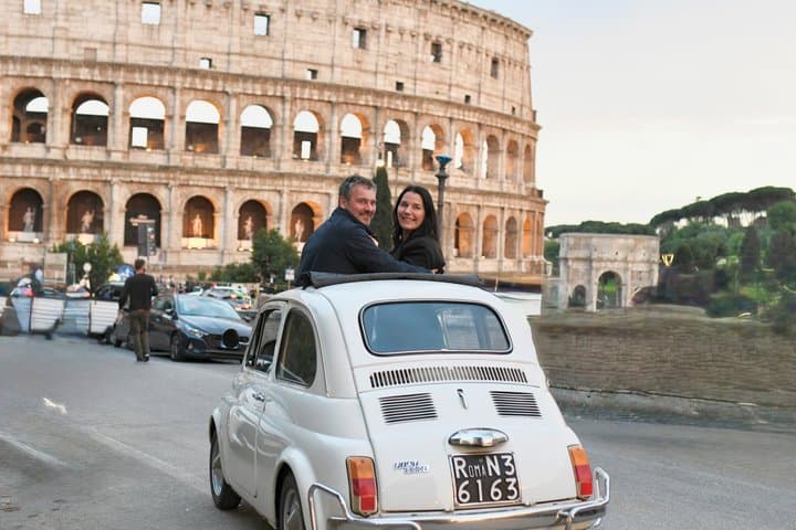 Rome by night in Fiat 500 Vintage, with a true local