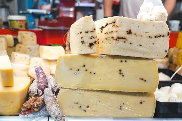 Sicilian Food tour and wine tasting in Ortigia in Syracuse