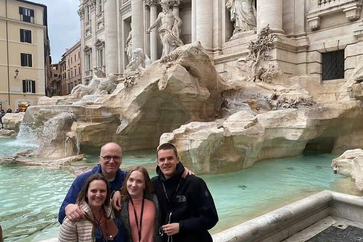 Trevi Fountain Guided Tour with Exclusive Access