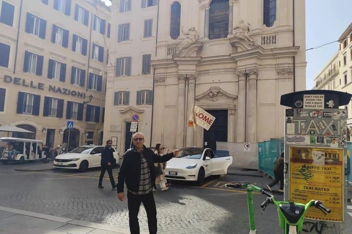 Trevi Fountain Guided Tour with Exclusive Access