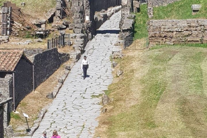 Ancient Roman Experience and Historical Lunch in POMPEI
