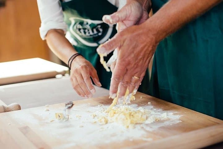 Florence Pizza or Pasta Class with Gelato Making at a Tuscan Farm
