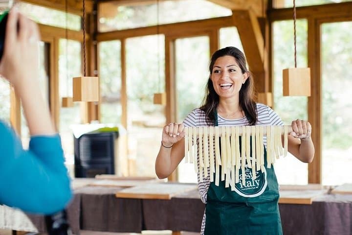 Tuscany Express Experience: Pasta Class & Wine Tour from Florence