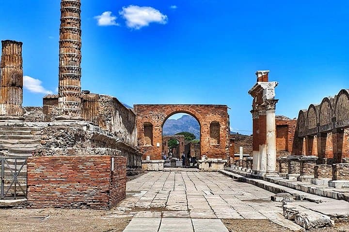 Pompeii & Vesuvius Experience with Easy Lunch from Sorrento