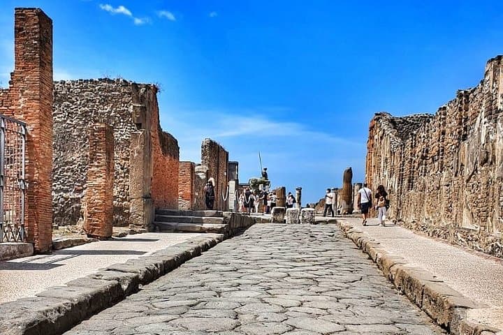Pompeii & Vesuvius Experience with Easy Lunch from Sorrento