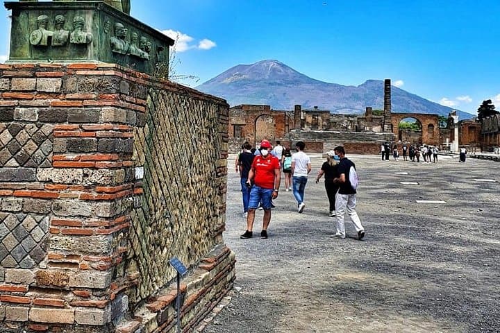 Pompeii & Vesuvius Experience with Easy Lunch from Sorrento