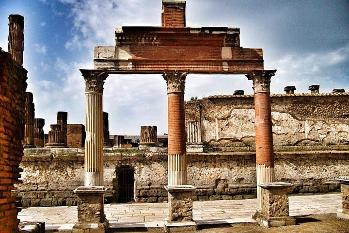 Pompeii & Vesuvius Experience with Easy Lunch from Sorrento