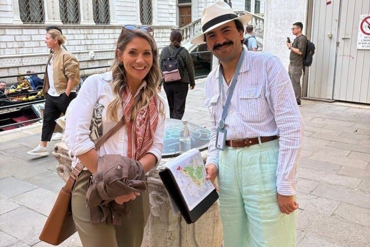 Story of Venice: Private Tailor-Made Walking Tour & Pickup
