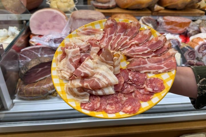 Sorrento Bites and Sips Small Group Tour with local guide