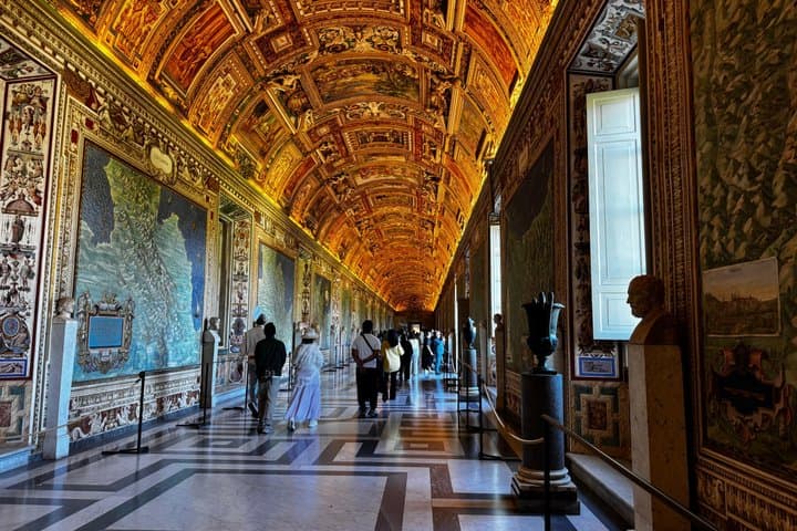 Vatican Museums Small Group Tour with St Peter's Basilica Access