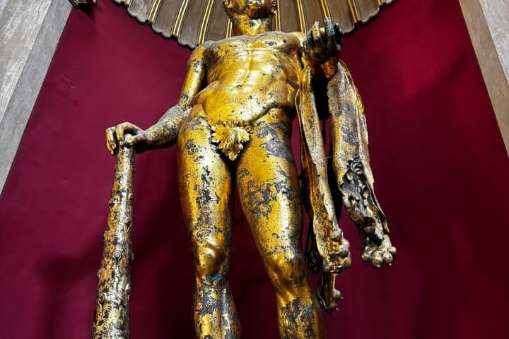 Vatican Museums Small Group Tour with St Peter's Basilica Access