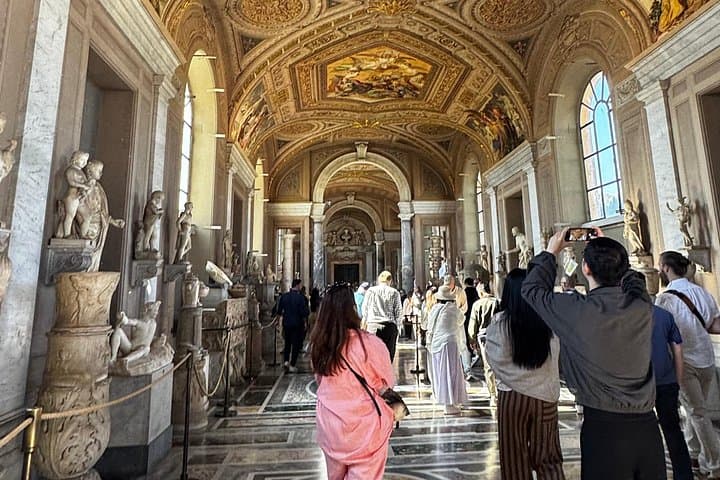 Vatican Museums Small Group Tour with St Peter's Basilica Access