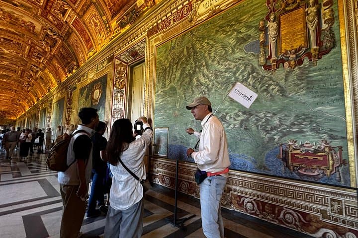 Vatican Museums Small Group Tour with St Peter's Basilica Access
