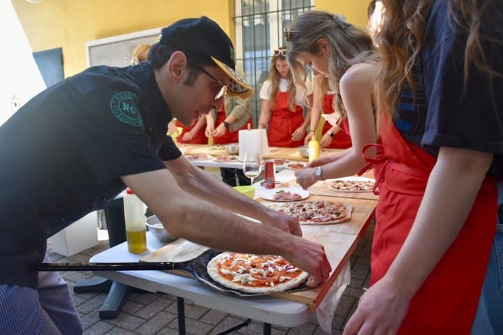 Premium Pizza Making Class at a Pizzeria in Como