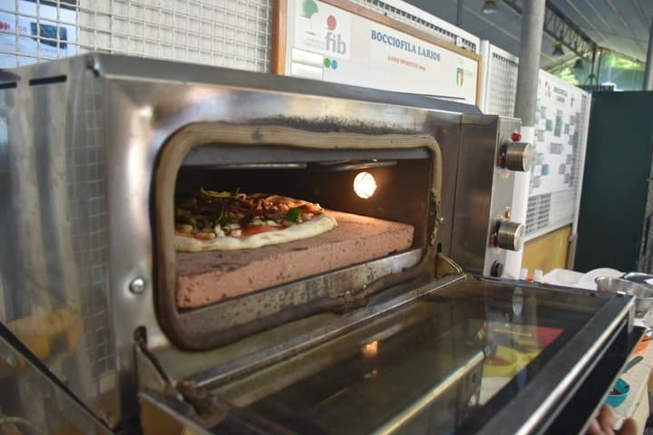 Premium Pizza Making Class at a Pizzeria in Como