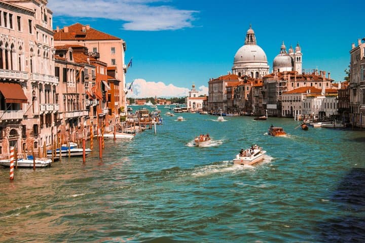 Story of Venice: Private Tailor-Made Walking Tour & Pickup