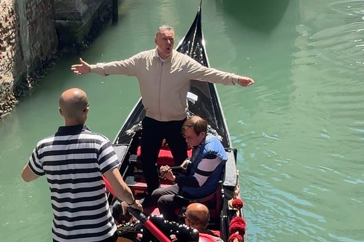 Deluxe Gondola Ride With "Live Music" in Venice With Pick-Up