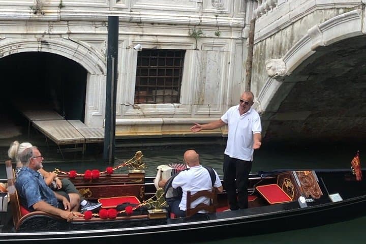 Deluxe Gondola Ride With "Live Music" in Venice With Pick-Up