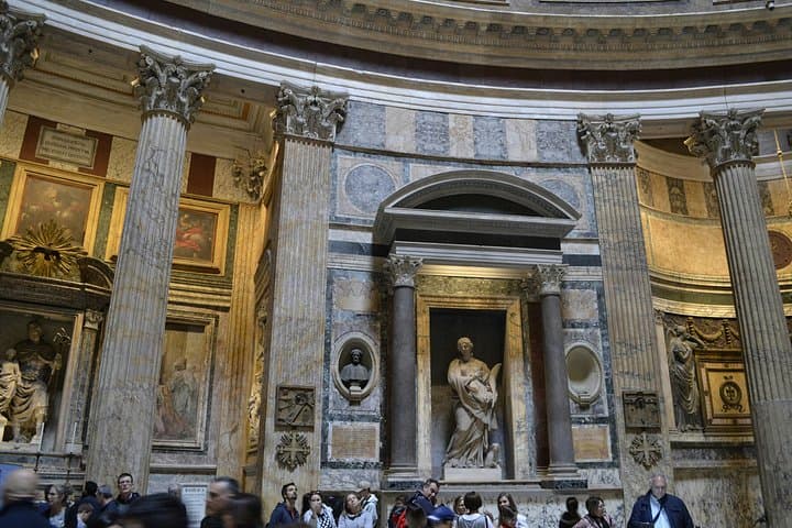 Rome Pantheon Fast Track Entrance with Audio Guide and Host