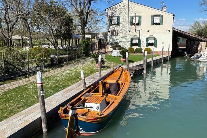 Venice: Murano, Burano and Torcello Vintage Boat Tour