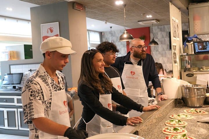 Rome: Small Group Neapolitan Pizza Class with Spritz