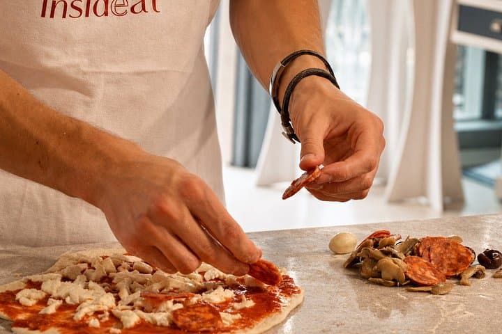 Rome: Small Group Neapolitan Pizza Class with Spritz