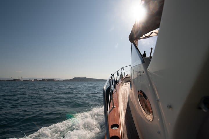 Experience in a typical gozzo between hidden coves and aperitif
