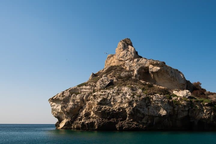 Experience in a typical gozzo between hidden coves and aperitif