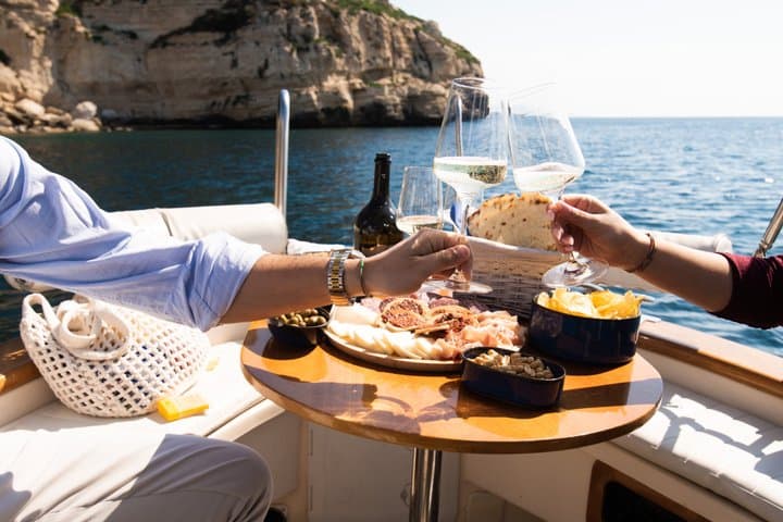 Experience in a typical gozzo between hidden coves and aperitif