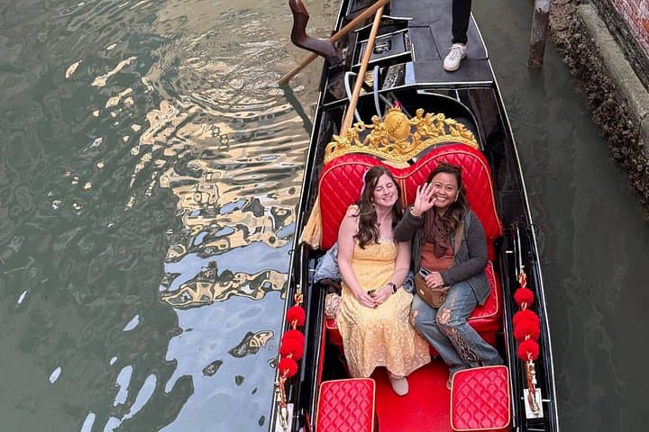 Deluxe Gondola Ride With "Live Music" in Venice With Pick-Up