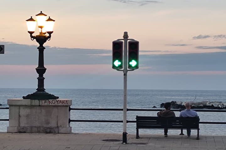 Bari: Food Tasting by the Sea at Sunset with a Local