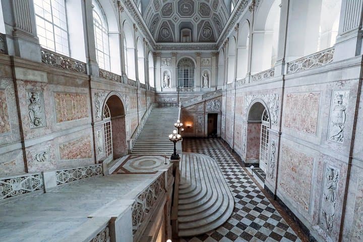Private Tour of Naples and Royal Palace with Tour Guide