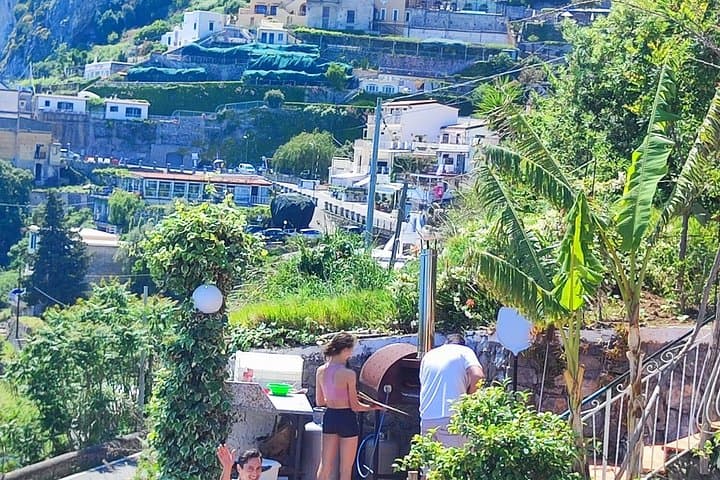 Pizza class overlooking the sea of Amalfi