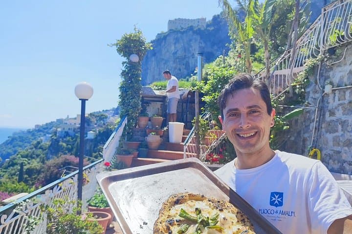 Pizza class overlooking the sea of Amalfi