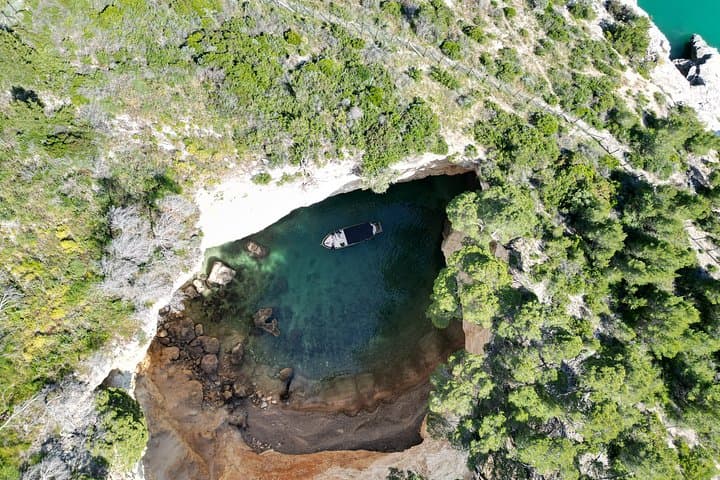 Boat tour on the Gargano on a traditional Gozzo