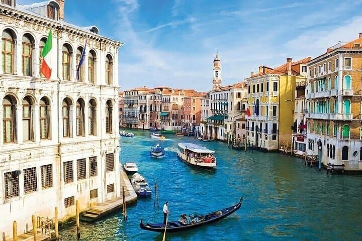 Venice Full-Day Tour from Milan with Boat Cruise Across the Canal