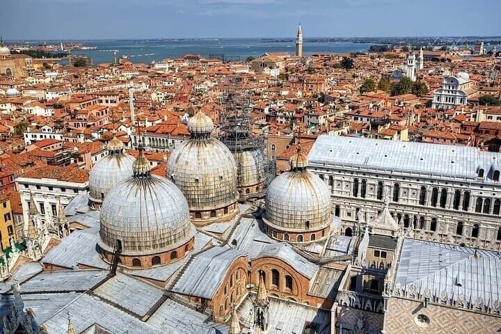 Venice Full-Day Tour from Milan with Boat Cruise Across the Canal