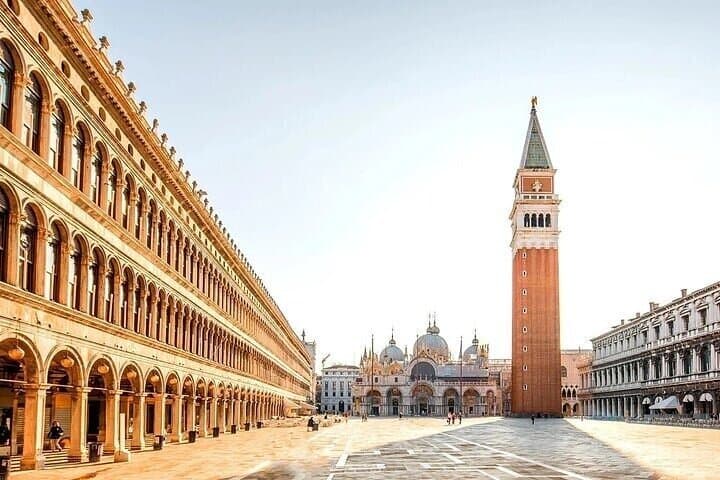 Venice Full-Day Tour from Milan with Boat Cruise Across the Canal