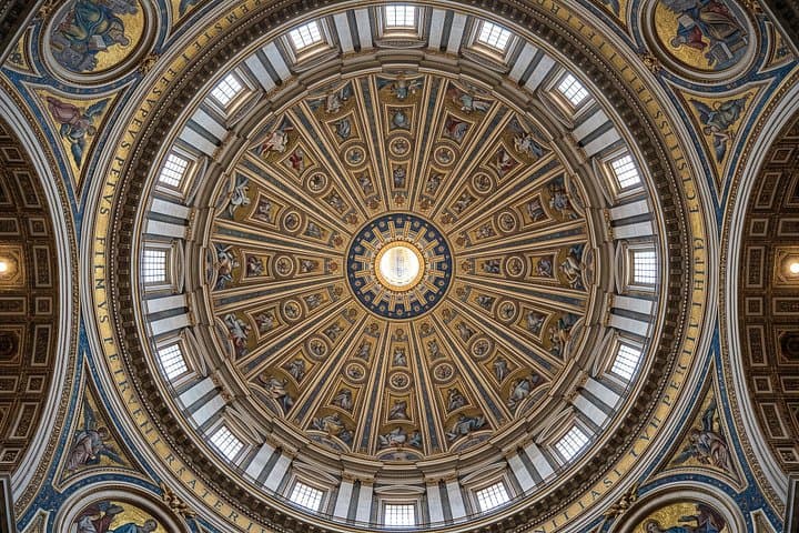 Saint Peter's Basilica Semiprivate Tour with privileged access