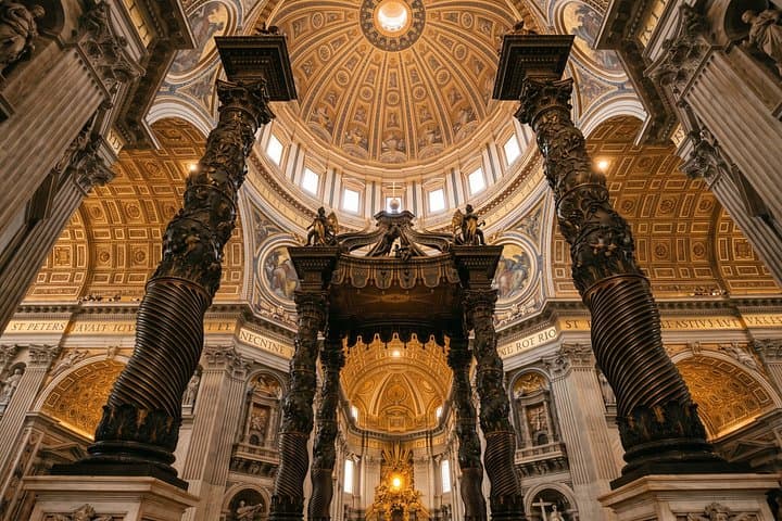 Saint Peter's Basilica Semiprivate Tour with privileged access