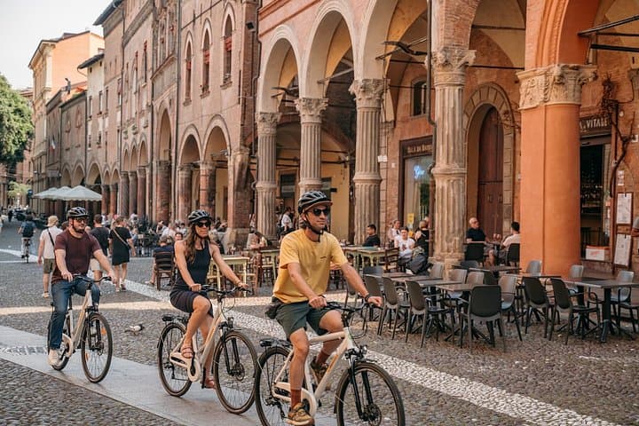 Bologna Bike Tour: explore the Old Town & Secret Spots