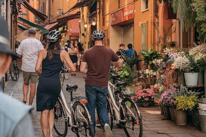 Bologna Bike Tour: explore the Old Town & Secret Spots