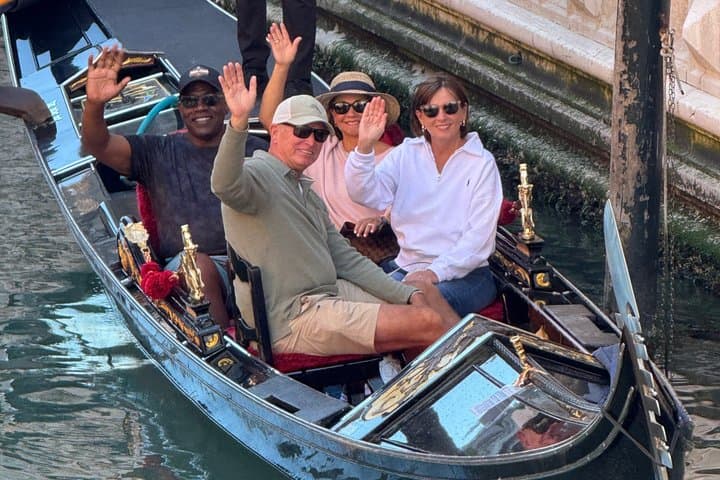 Private Gondola Ride With Story of Venice Doge’s Palace San Marco
