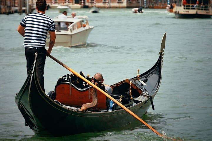 Romantic Evening Gondola Ride on the Grand Canal